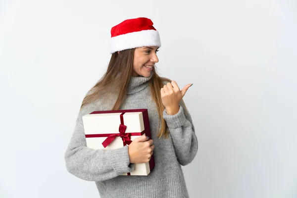 Mulher Lituana Com Chapéu Natal Segurando Presentes Isolados Fundo Branco — Fotografia de Stock