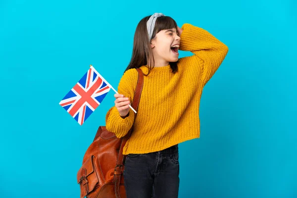 Malá Dívka Studuje Angličtinu Izolované Modrém Pozadí Hodně Usmívá — Stock fotografie