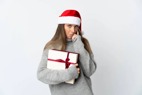 Mulher Lituana Com Chapéu Natal Segurando Apresenta Isolado Fundo Branco — Fotografia de Stock