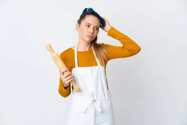 Jeune Femme Lituanienne Tenant Rouleau Pâtisserie Isolé Sur Fond Blanc — Photo