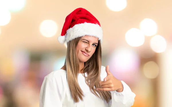 Girl Christmas Hat Points Finger You Unfocused Background — ストック写真