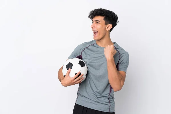 Молодой Аргентинец Изолированном Белом Фоне Футбольным Мячом Празднующим Победу — стоковое фото