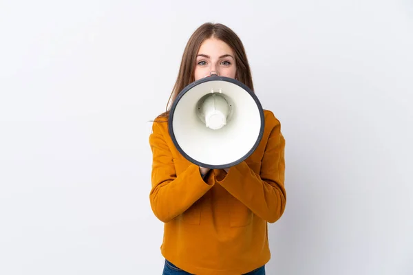 Jonge Vrouw Geïsoleerde Witte Achtergrond Schreeuwen Door Een Megafoon — Stockfoto