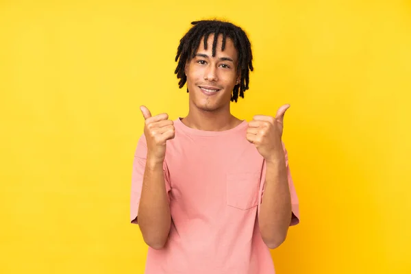 Young African American Man Isolated Yellow Background Thumbs Gesture Smiling — Stock Photo, Image