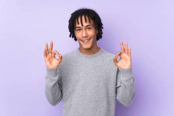 Young African American Man Isolated Purple Background Showing Sign Fingers — Stock Photo, Image