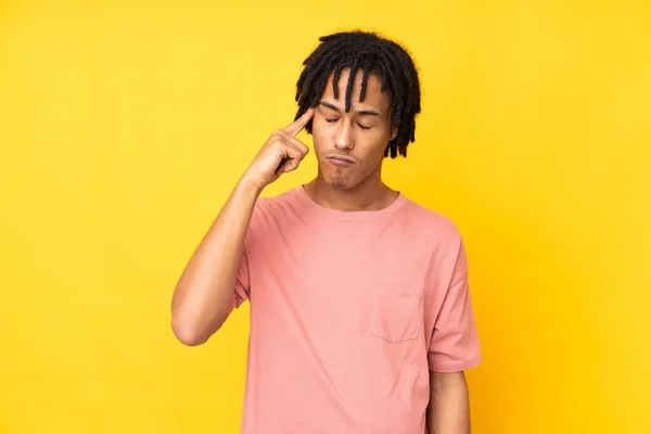 Jovem Afro Americano Isolado Fundo Amarelo Fazendo Gesto Loucura Colocando — Fotografia de Stock