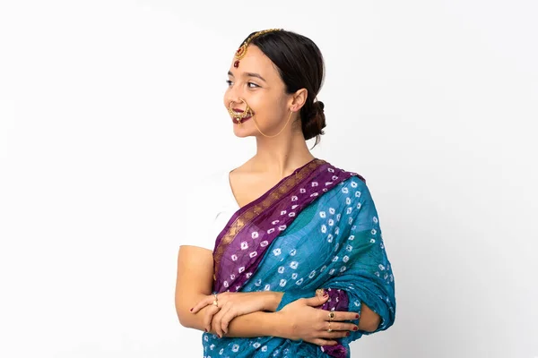 Mladá Indická Žena Izolované Bílém Pozadí Hledá Straně — Stock fotografie