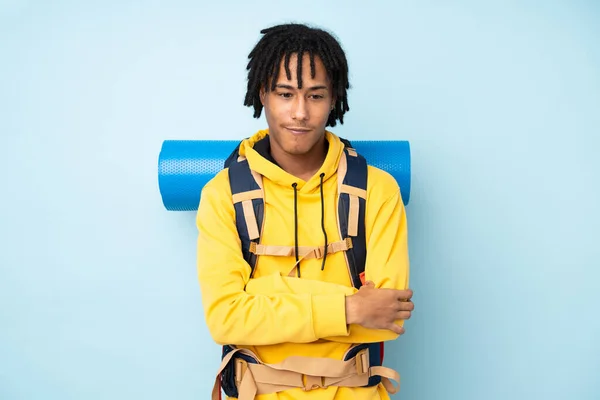 Young Mountaineer African American Man Big Backpack Isolated Blue Background — Stock Photo, Image