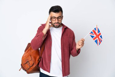 Birleşik Krallık bayrağını baş ağrısıyla tutan genç bir İspanyol.