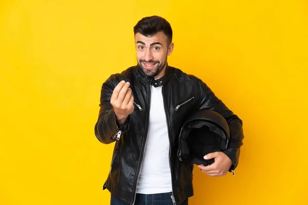 Blanke Man Met Een Motorhelm Geïsoleerde Gele Achtergrond Geld Verdienen — Stockfoto