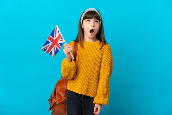 Menina Estudando Inglês Isolado Fundo Azul Olhando Para Cima Com — Fotografia de Stock