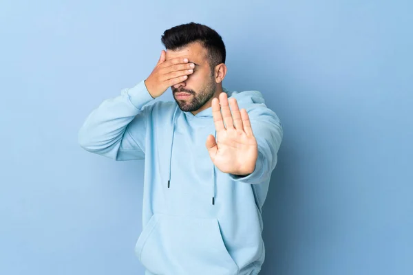 Caucásico Hombre Sobre Aislado Azul Fondo Haciendo Stop Gesto Cubriendo — Foto de Stock