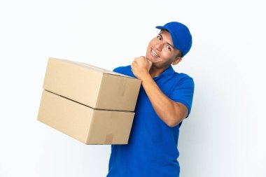 Beyaz arka planda izole edilmiş, zaferi kutlayan Ekvator 'lu bir teslimat.