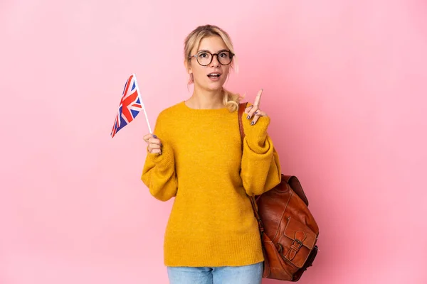 Junge Russin Mit Einer Flagge Des Vereinigten Königreichs Auf Rosa — Stockfoto