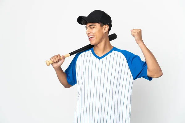 Homem Jogando Beisebol Sobre Fundo Branco Isolado Celebrando Uma Vitória — Fotografia de Stock