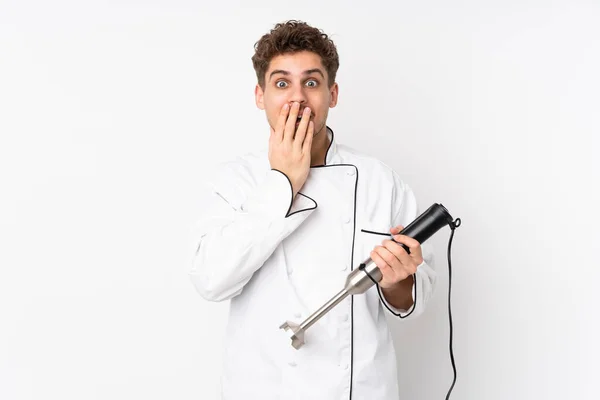 Hombre Usando Licuadora Mano Aislada Sobre Fondo Blanco Con Expresión —  Fotos de Stock