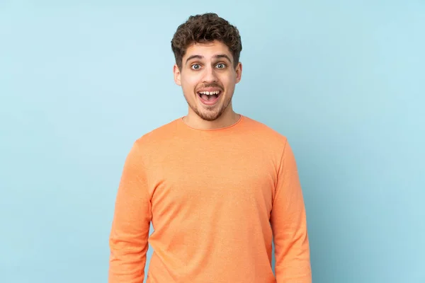 Caucasian Man Isolated Blue Background Surprise Facial Expression — Stock Photo, Image