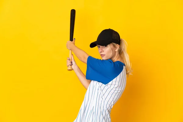 Giovane Donna Russa Isolata Sfondo Giallo Giocare Baseball — Foto Stock