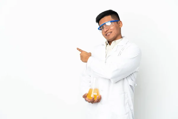 Joven Científico Ecuatoriano Señalando Hacia Atrás — Foto de Stock