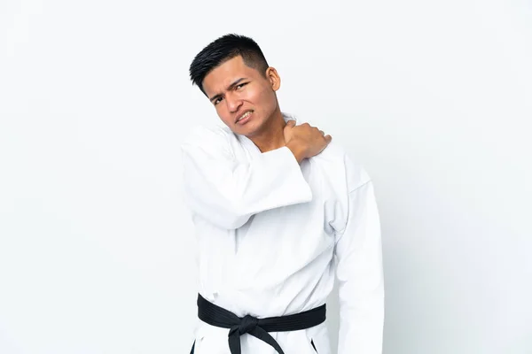 Joven Ecuatoriano Haciendo Karate Aislado Sobre Fondo Blanco Sufriendo Dolor — Foto de Stock