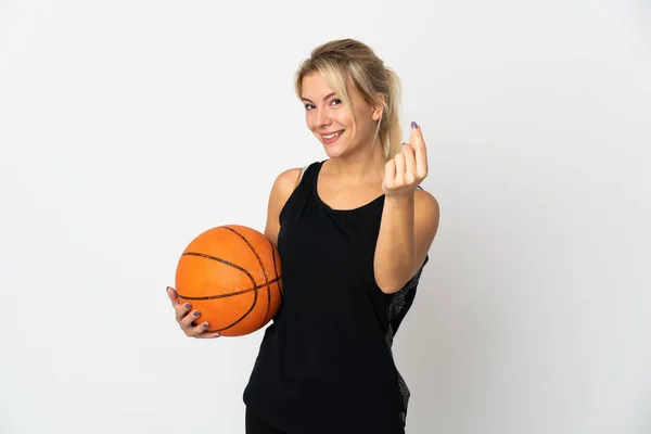 Joven Mujer Rusa Jugando Baloncesto Aislado Sobre Fondo Blanco Haciendo —  Fotos de Stock