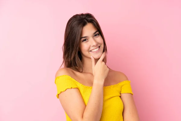 Adolescente Brasileña Chica Sobre Aislado Rosa Fondo Sonriendo — Foto de Stock