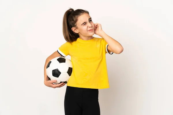 Pequeña Chica Futbolista Aislada Sobre Fondo Blanco Frustrado Cubriendo Oídos —  Fotos de Stock