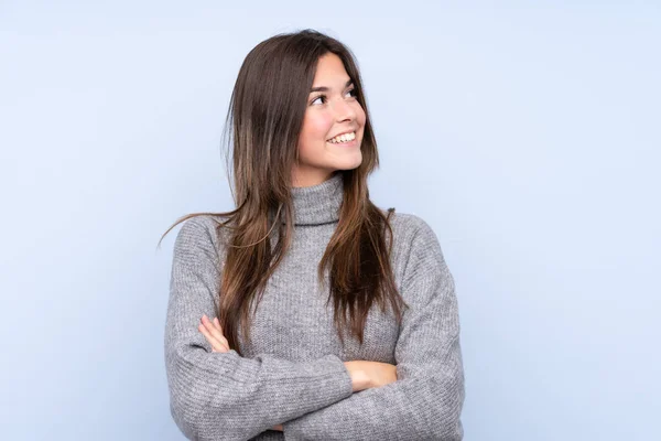 Teenager Brazilian Girl Isolated Blue Background Looking While Smiling — Stock Photo, Image