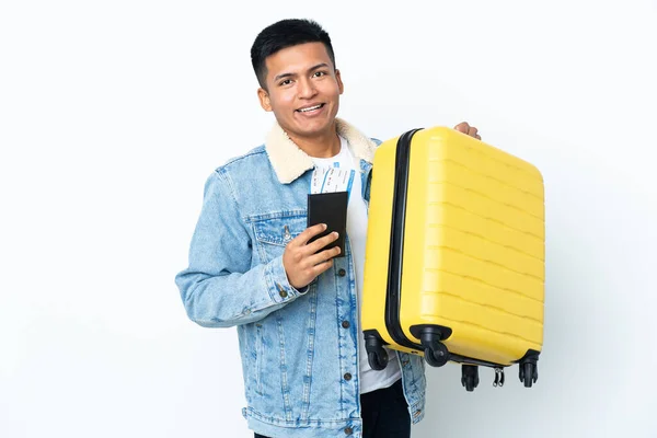 Jonge Ecuadoraanse Man Geïsoleerd Witte Achtergrond Vakantie Met Koffer Paspoort — Stockfoto