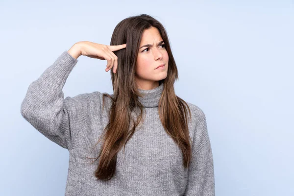 Ragazza Brasiliana Adolescente Sfondo Blu Isolato Facendo Gesto Follia Mettendo — Foto Stock