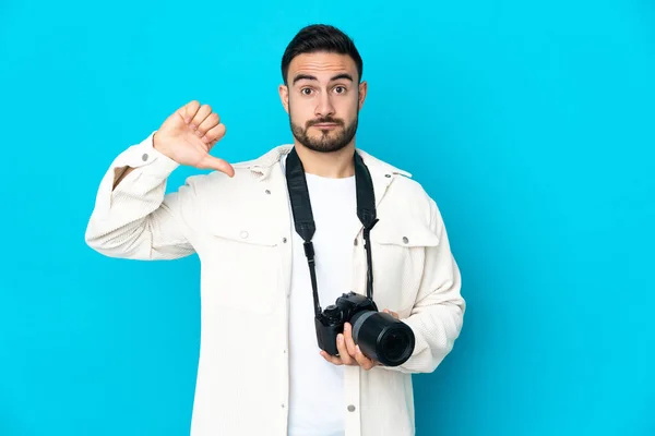 Young Photographer Man Isolated Blue Background Showing Thumb Negative Expression — Stock Photo, Image