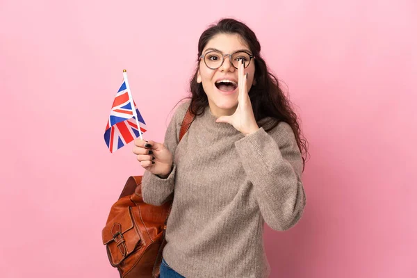 Joven Mujer Rusa Sosteniendo Una Bandera Del Reino Unido Aislada —  Fotos de Stock