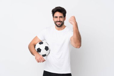 Sakallı yakışıklı genç adam izole edilmiş beyaz arka plan zaferi kutluyor.