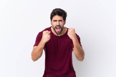 Sakallı, yakışıklı, soyutlanmış beyaz bir geçmişi olan genç bir adam kötü bir durum yüzünden hayal kırıklığına uğradı.