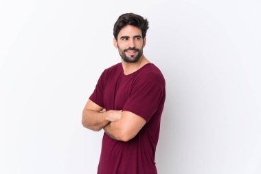 Sakallı, yakışıklı, soyutlanmış beyaz bir geçmişi olan, kolları bağlı ve mutlu genç bir adam.