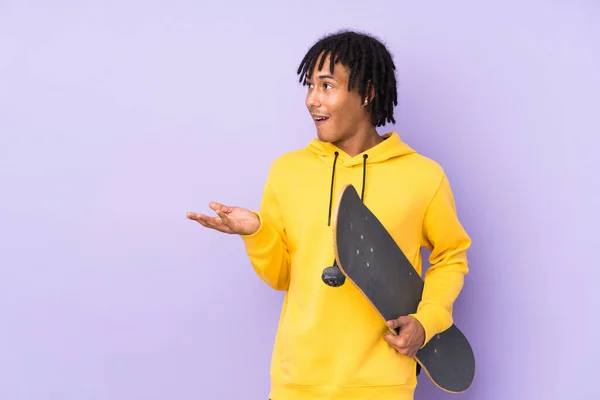 Handsome Young Skater Man Isolated Wall Surprise Facial Expression — Stock Photo, Image