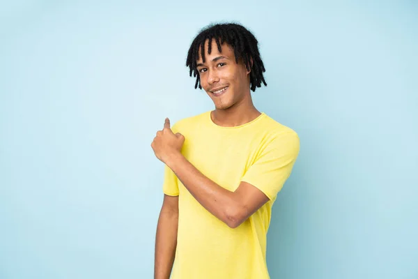 Young African American Man Isolated Blue Background Pointing Back — Stock Photo, Image
