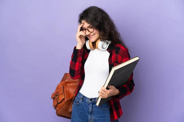 Estudante Adolescente Isolado Fundo Roxo Rindo — Fotografia de Stock