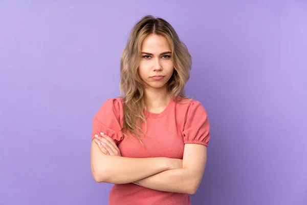 Adolescente Russo Menina Isolado Fundo Roxo Sentindo Chateado — Fotografia de Stock