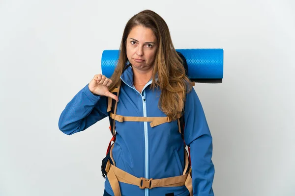 Middle Age Mountaineer Woman Big Backpack Isolated Background Showing Thumb — Stock Photo, Image