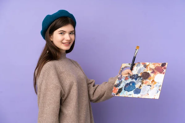 Ukraiński Młody Artysta Dziewczyna Trzyma Paletę Odizolowanych Fioletowy Tle Happy — Zdjęcie stockowe