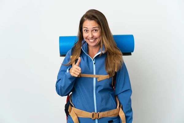Middle Age Mountaineer Woman Big Backpack Isolated Background Surprised Pointing — Stock Photo, Image