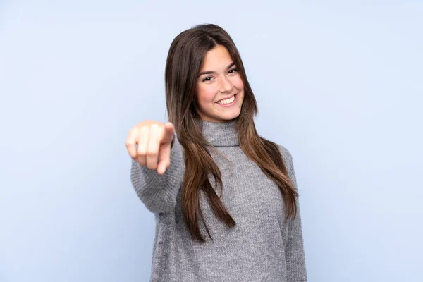 Adolescente Brasiliano Ragazza Oltre Isolato Blu Sfondo Punti Dito Voi — Foto Stock