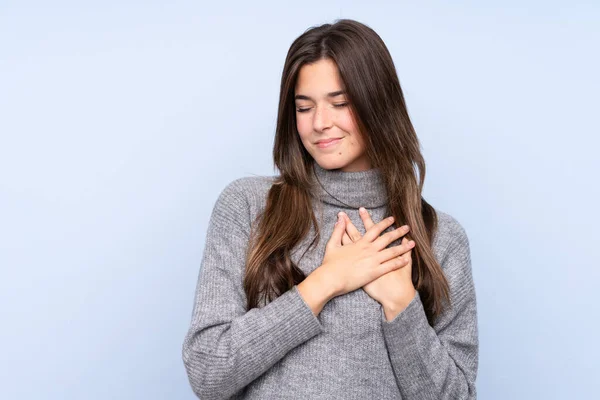 Adolescente Brasiliano Ragazza Isolato Blu Sfondo Avendo Dolore Cuore — Foto Stock