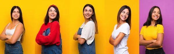 Conjunto Mujeres Con Los Brazos Cruzados Felices — Foto de Stock