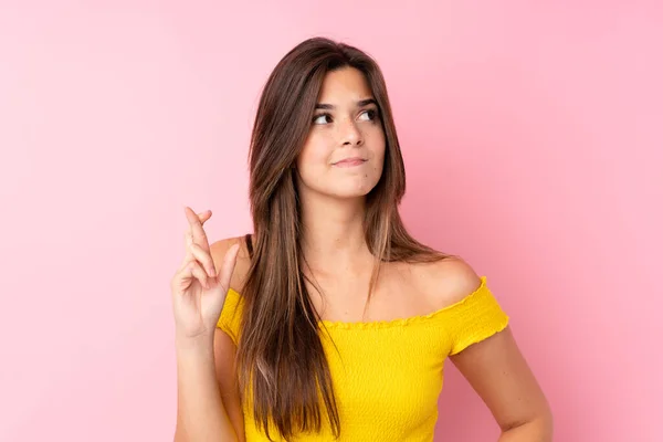 Teenager Brasilianische Mädchen Über Isolierten Rosa Hintergrund Mit Daumen Drücken — Stockfoto