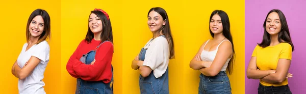 Conjunto Mujeres Con Los Brazos Cruzados Mirando Hacia Adelante — Foto de Stock