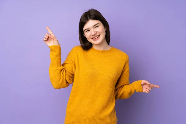 Joven Adolescente Ucraniano Sobre Fondo Púrpura Aislado Señalando Dedo Los — Foto de Stock