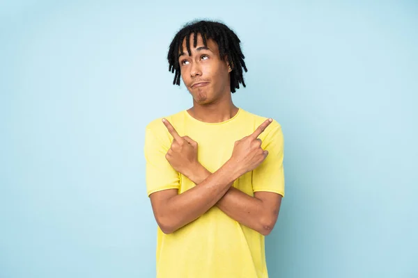 Young African American Man Isolated Blue Background Pointing Laterals Having — Stock Photo, Image