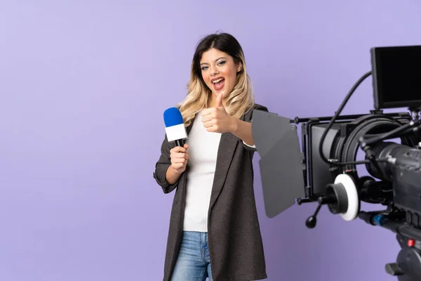 Reporter Teenager Girl Holding Microphone Reporting News Isolated Purple Background — Stock Photo, Image